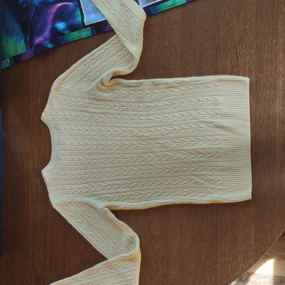 G. H. Bass & Co. Size small light yellow cableknit - Picture 3 of 3